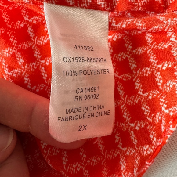 Dalia Plus Women's Long Sleeve Lightweight Satin Pullover V-Neck Blouse Red‎ 2X - Picture 10 of 14